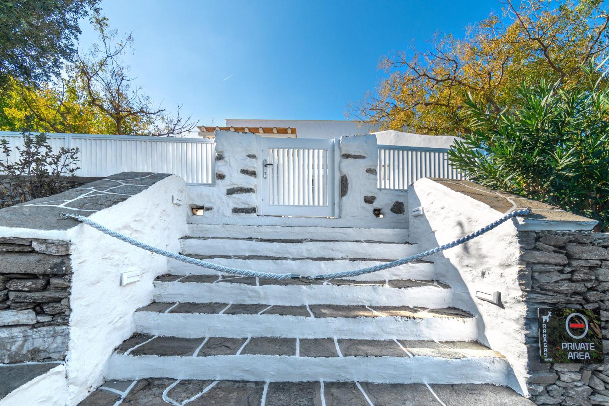 Rabagas Suites Luxury - In The Heart Of Sifnos 阿波罗尼亚 外观 照片