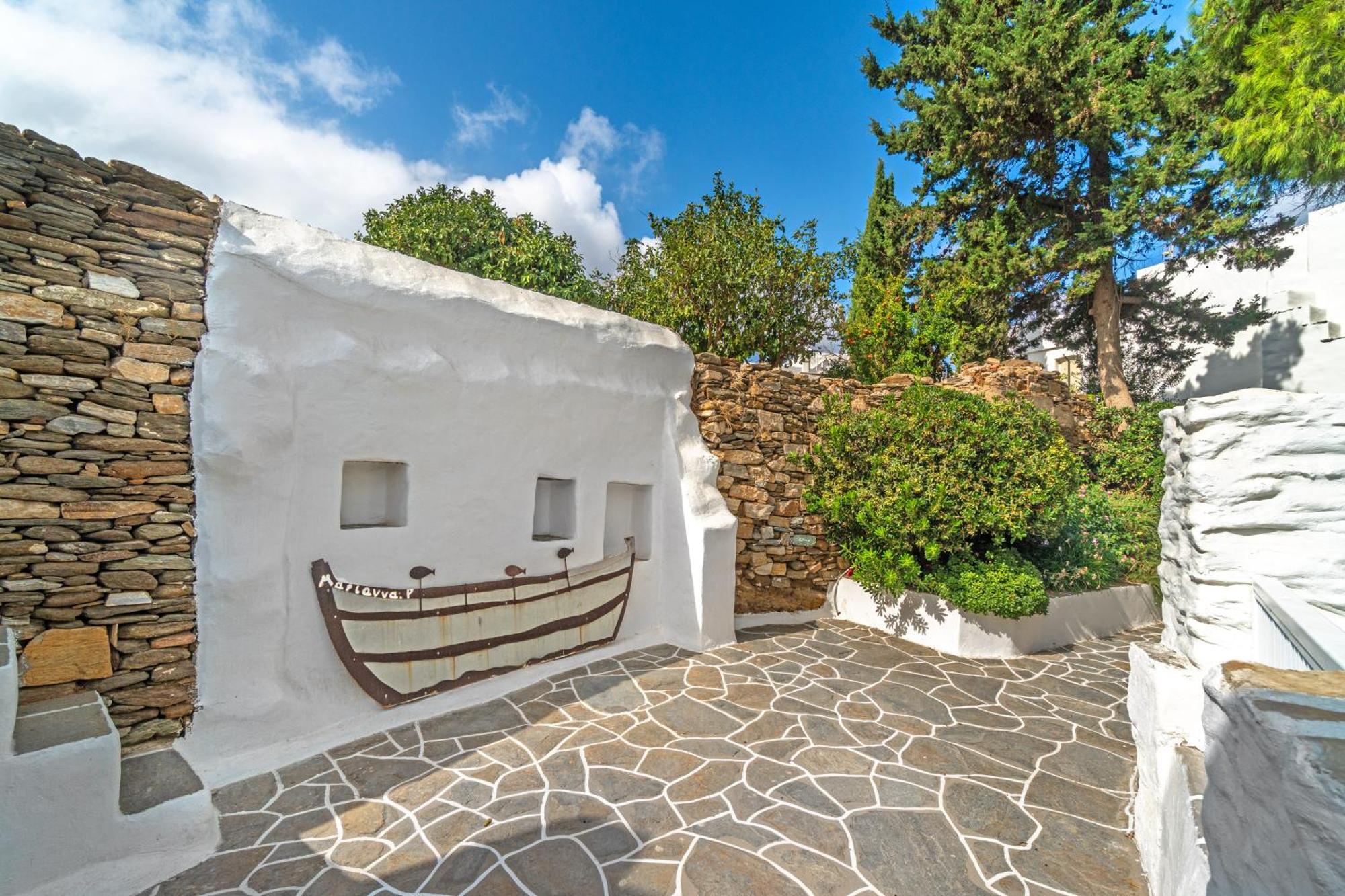 Rabagas Suites Luxury - In The Heart Of Sifnos 阿波罗尼亚 外观 照片